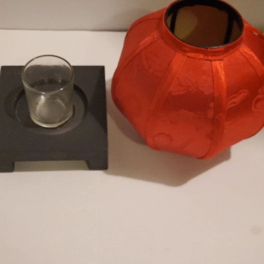 Red Oriental Tea Candle Holdee